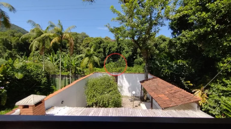 Imagem CASA COM ESCRITURA DEFINITIVA EM CAMBURY, 2 QUARTOS 2 BANHEIROS MESANINO SALA COZINHA AREA PRIVATIVA E VISTA PARA RESERVA NATURAL