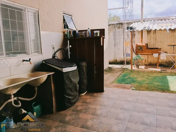 Imagem CASA AMPLA E BEM LOCALIZADA COM 4 DORMITÓRIOS