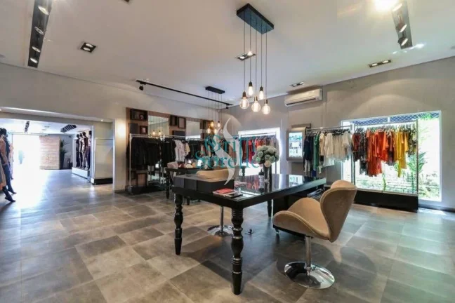 Imagem Casa Comercial à Venda em Vila Nova Conceição - São Paulo/SP.