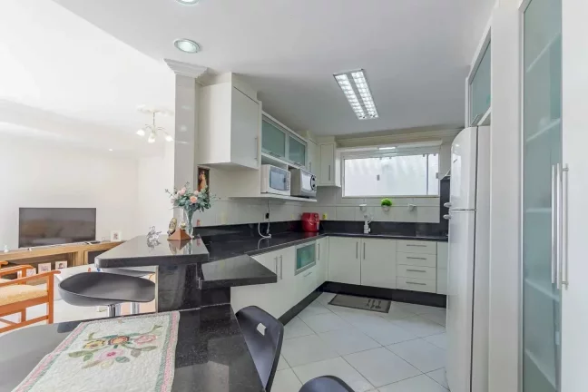 Imagem Casa com 4 dormitórios sendo 2 suítes e 2 vagas de garagem no Bairro Nações em Balneário Camboriú