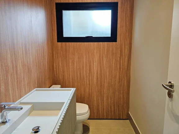 Imagem Casa de Luxo à Venda na Riviera de São Lourenço - Módulo 16: 5 Suítes, 3 Salas, 4 Vagas de Garagem e Piscina!