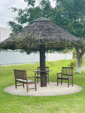 Imagem Casa alto padrão 3 dormitórios sendo 1 suíte e 2 demi-suítes e 2 vagas em Florianópolis/SC