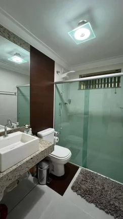 Imagem Casa na Farolândia - Espaçosa 4/4 com Suítes e 2 Garagens