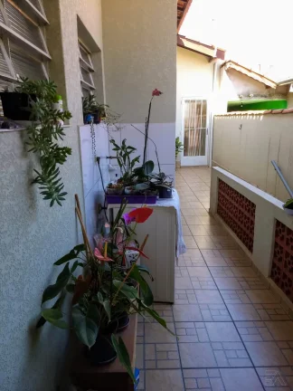 Imagem oportunidade! Ótima casa no centro de Atibaia com 287 m2 de terreno, quintal e porão