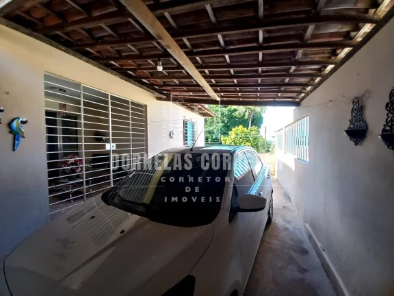 Imagem Excelente Casa de Esquina com Ambientes Amplos e Confortáveis