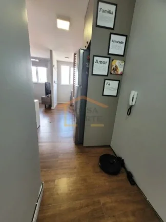 Imagem Apartamento com 40 m². Possui 2 dormitórios, 1 banheiro, piso em porcelanato em todos os ambientes...