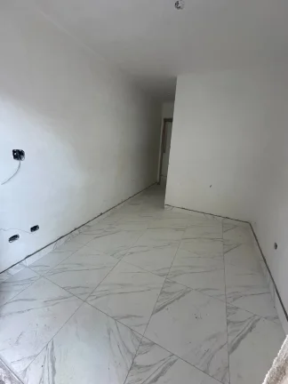 Imagem Apartamento à venda na Guilhermina, Praia Grande-SP: 1 quarto, 1 suíte, 1 sala, 2 banheiros, 51m² de área.