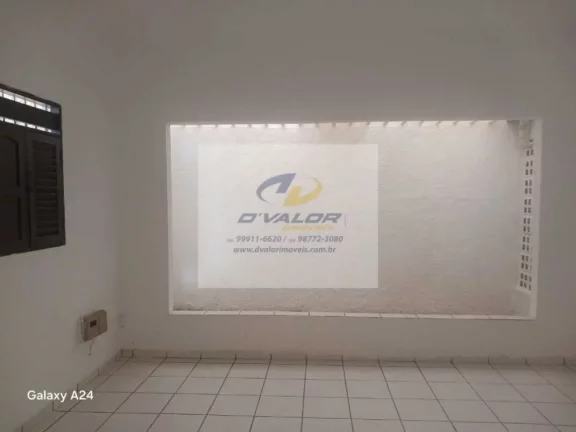 Imagem Vendo Casa com 159 m², 3 quartos s/ 1 suíte + DCE, sala p/ 2 ambientes, piscina e 3 vagas