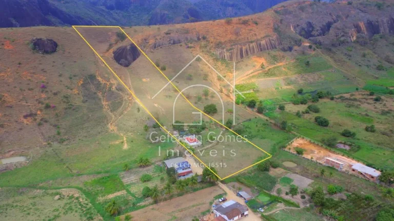 Imagem Chácara à venda Com 03 quartos - Córrego São Francisco - Mantena - MG