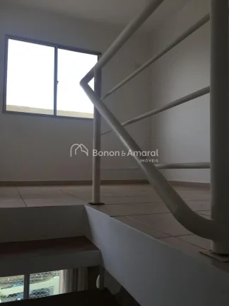 Imagem Com 138m² de área privativa, o imóvel oferece uma ampla sala para dois ambientes (jantar e estar)...