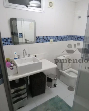 Imagem Apartamento totalmente reformado, living para 2 ambientes, 3 dormitórios sendo 1 suíte, banheiro s...