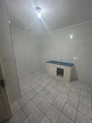 Imagem Casa Fundos Locação 2 Dormitórios com 1 Vaga de garagem - Jardim Ipanema