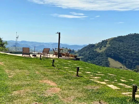 Imagem Onde a Sofisticação e a Natureza se Encontram: Seu Refúgio em Gonçalves