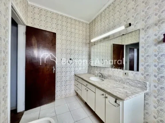 Imagem Casa com 5 dormitórios, sendo 3 suítes, e projetada com acessibilidade para deficientes (PcD). O i...