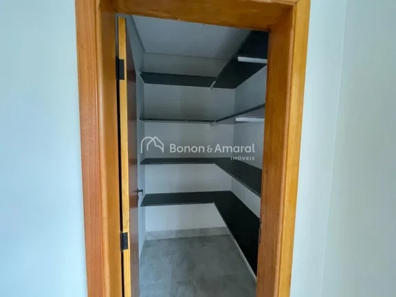 Imagem Lindo sobrado com 4 suítes (uma térrea acessível e uma master com closet e sacada), total de 6 ba...