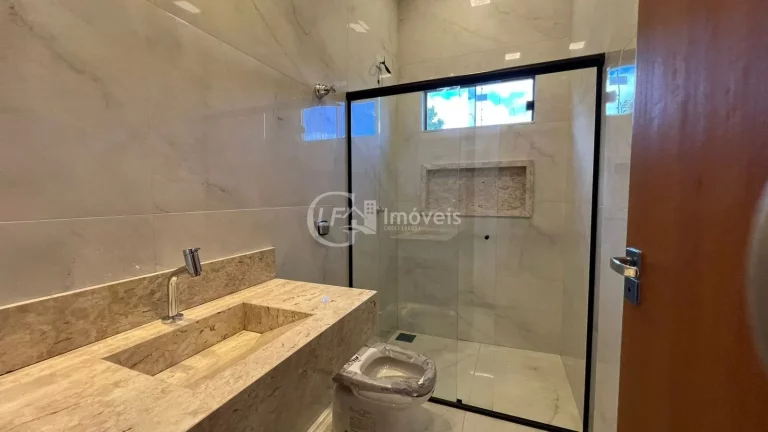 Imagem Imperdível Casa à Venda em Campo Grande-MS, Jardim Colibri II! 2 Quartos, 1 Suíte, 3 Salas, 2 Banheiros, 2 Vagas de Garagem - 171,00 m². Venha conferir!