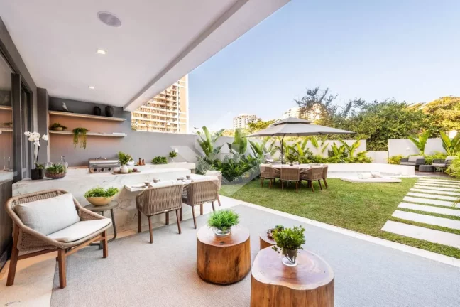 Imagem Casa Triplex de 3 Quartos para Venda na Barra da Tijuca com 338 m²