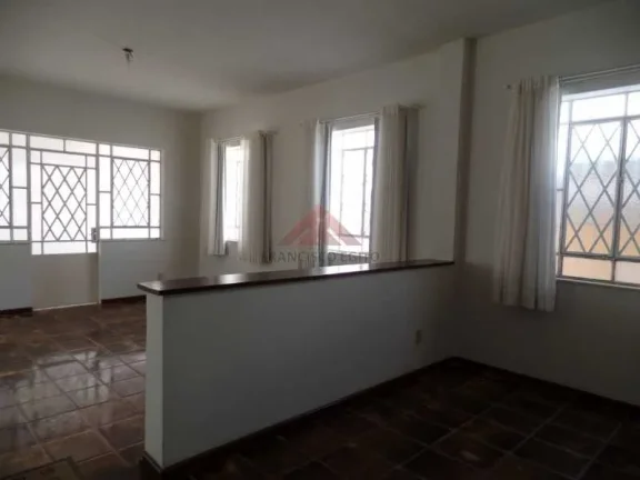 Imagem Casa linear, próxima a Rua Rui Barbosa, local tranquilo, pintura nova, toda murada com portão de garagem automatizada, varanda, sala 2 ambientes, pla