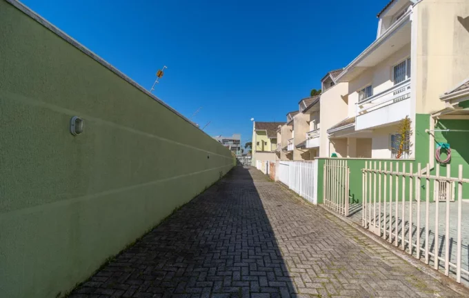 Imagem Sobrado de 3 quartos no bairro Campo Comprido