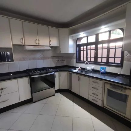 Imagem Casa averbada com 3 dormitórios sendo 1 suíte e 2 vagas de garagem em Joinville