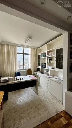 Imagem Apartamento com 200m2, 3 dormitórios (1 suíte) e 2 vagas demarcadas a venda no Bela Vista, São Paulo