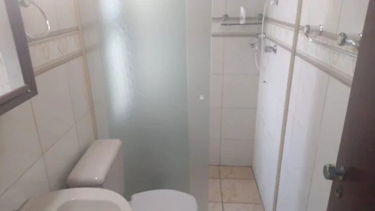 Imagem ???? "Você sabia que existe um condomínio PÉ NA AREIA com salão de festas e elevador em Praia Grande?"