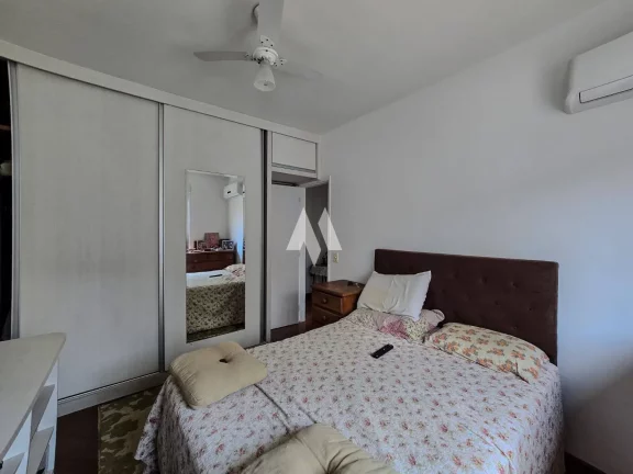Imagem Apartamento com 2 dormitórios, sendo 1 suíte e dependência completa a 1/2 quadra da praia à venda no Embaré, Santos/SP