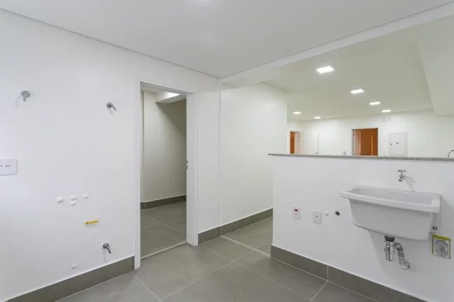Imagem Apartamento 263M² Reformado, 4Q, 2 Suítes, 3 Banheiros, 2 Vagas, Lavabo, Academia, Piscina, Churrasqueira, Salão de Festas e Jogos, Quadra.