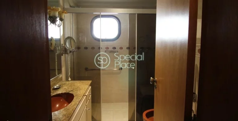 Imagem Amplo apartamento à venda com 4 quartos, sendo 2 suítes, e 4 banheiros no total. Este apartamento ...