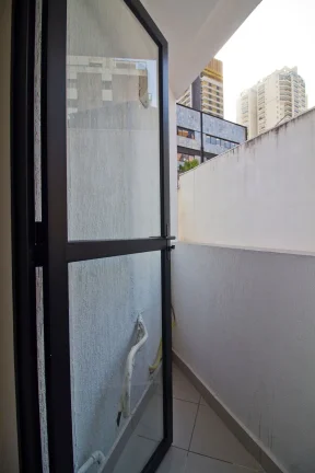 Imagem Apartamento 34M² Reformado, 1Q, 1 Banheiro, 1 Vaga, Varanda, Piscina, Academia, Salão de Festas, Sol da Manhã, Portaria 24h.
