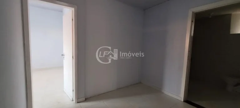 Imagem Casa Comercial para Locação no Bairro Amambaí em Campo Grande-MS: 6 Salas, 7 Banheiros, 20 Vagas de Garagem e 250m² de Área.