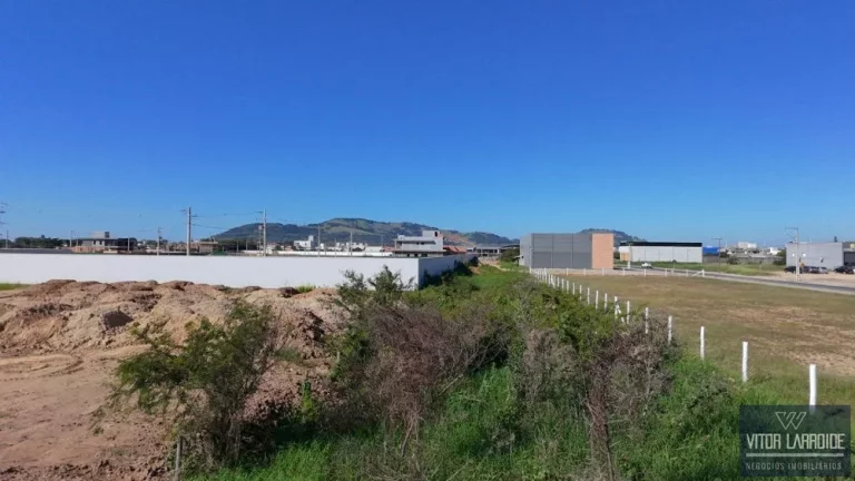 Imagem Terreno de 2.112m² à Venda na Avenida Pedro Zapelini