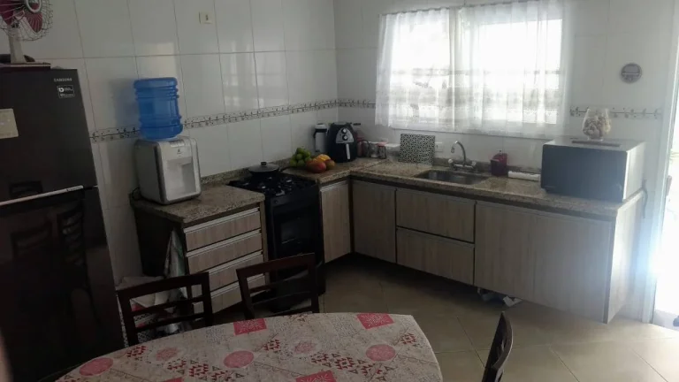 Imagem Sobrado maravilhoso com 146m ² 3 Dormitórios e 2 Vagas Estuda Permuta