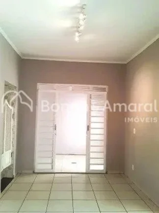 Imagem Excelente oportunidade para morar ou investir! Esta casa oferece uma estrutura ampla e funcional, pe...