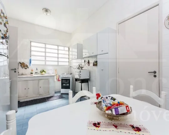 Imagem Apartamento amplo, living para 2 ambientes com piso de tacos, 03 dormitórios com piso de tacos e ar...