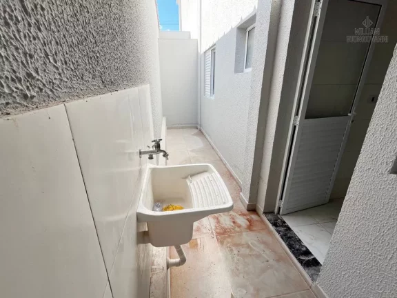 Imagem Casa de condomínio na Vila Tupi, 2 Dormitórios com Suíte! Casa Térrea!