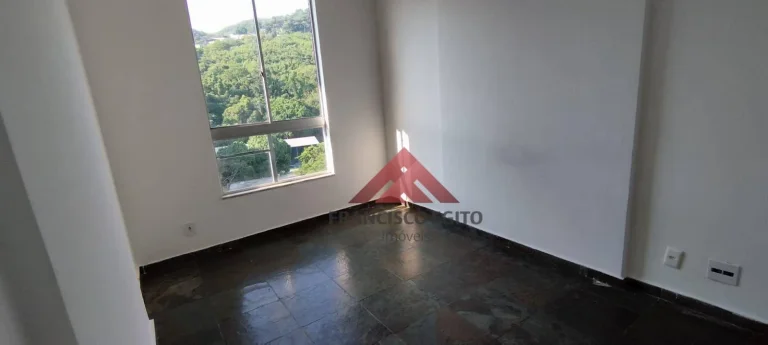 Imagem Apartamento de sala dois quartos e vaga de garagem,em excelente localização em Santa Rosa(Pé pequeno)colado a todo comércio do largo do Marrão,Bancos