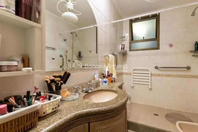 Imagem Situado no coração do Cambuí, um dos bairros mais desejados de Campinas, este apartamento oferece...