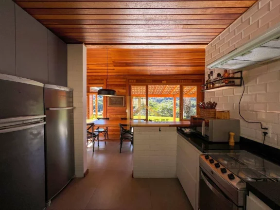 Imagem Casa Linear com 4 quartos e lazer privativo dentro de condomínio de Teresópolis
