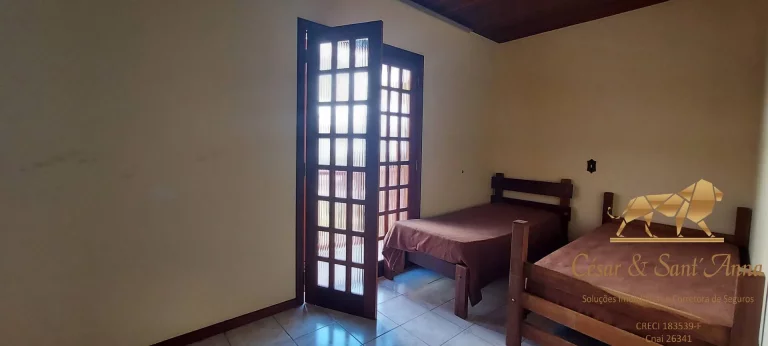 Imagem Linda casa com 04 dormitórios em Campos do Jordão! Oportunidade