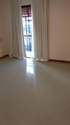 Imagem CASA COM 5 QUARTOS, MUITO PROXIMO AO CENTRO DE NOVA FRIBURGO