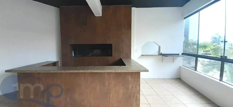 Imagem Sala comercial á venda com 382m² no centro de Torres/RS