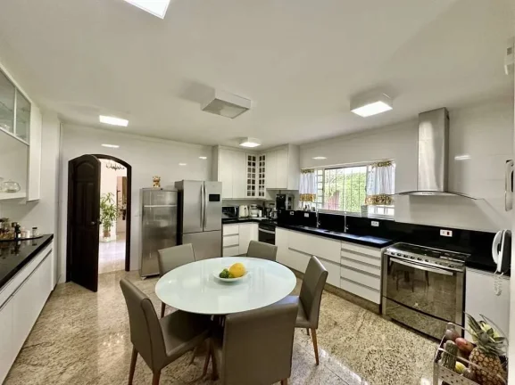 Imagem Cond Pq do Refúgio - 2.900 m² terreno, 5 suítes, piscina, quadra, pomar!