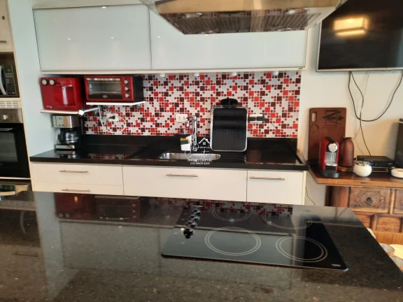 Imagem Excelente oportunidade: Apartamento atualizado com vista no Guarujá-SP, bairro Pitangueiras, 1 quarto, 2 salas, 1 banheiro, 2 vagas de garagem, 65m².