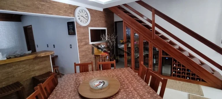 Imagem CASA SOBRADO A VENDA NO ITAGUÁ COM 3 SUÍTES,1 BANHEIRO SOCIAL,3 VAGAS DE GARAGEM,CASA DE CASEIRO