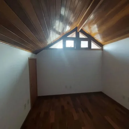 Imagem Casa Sobrado, 3 Dormitórios ( 1 Suíte),275m², Condomínio San Marino, Sjc.