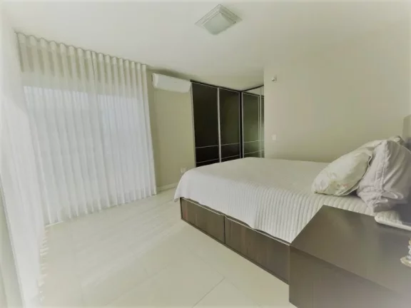 Imagem Casa com 3 quartos, 387m2, à venda em Balneário Piçarras, Centro