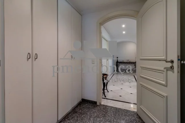 Imagem Apartamento Alto Padrão reformado em Higienópolis, com 4 suítes e 4 vagas pronto para morar!