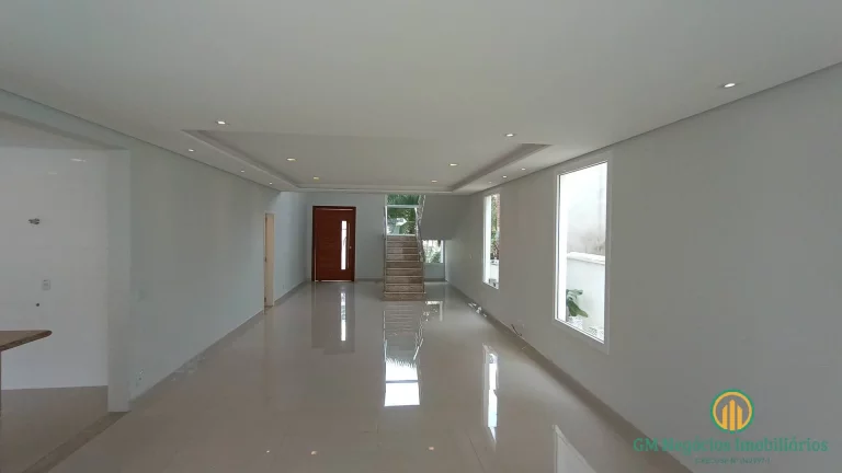 Imagem Casa com 3 suítes e piscina em condomínio de alto padrão na Granja Viana