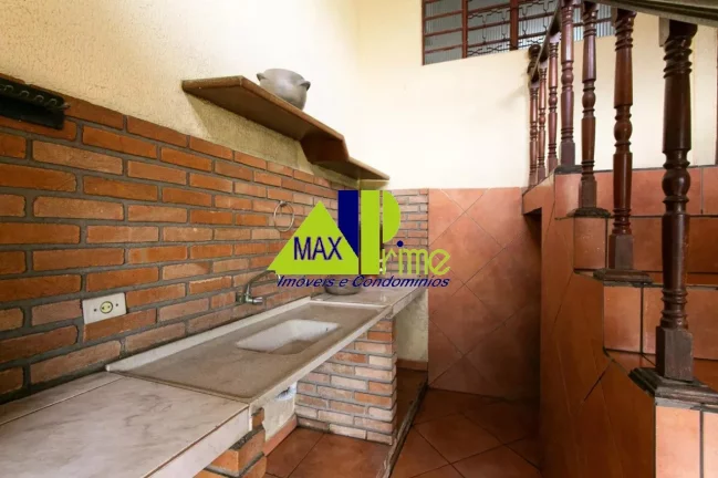 Imagem Casa para locação na Vila Granada, São Paulo-SP: 6 quartos, 1 suíte, 2 salas, 3 banheiros, 9 vagas de garagem, 300m²